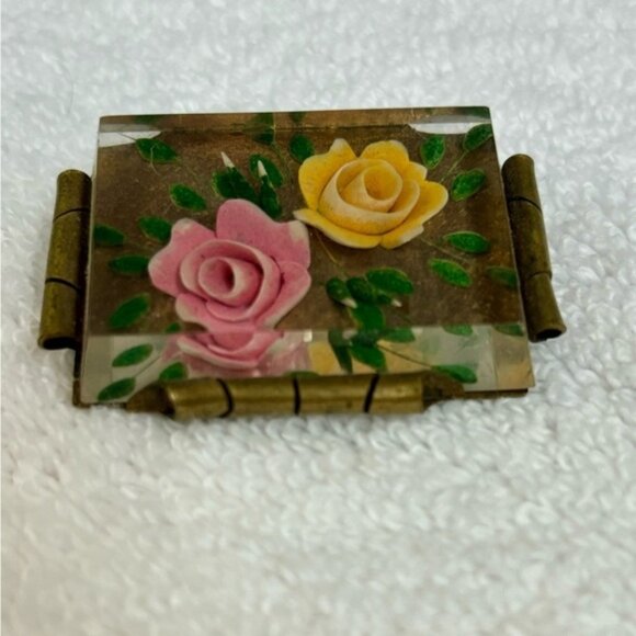 Vintage 1930s floral lucite brass brooch - Picture 2 of 9